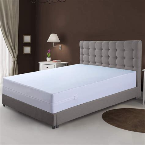 Protect against stains, accidents, dust mites, and allergens with the california king size lull mattress protector. Amazon.com: Utopia Bedding Zippered Mattress Encasement ...