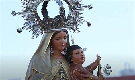 Roban La Corona De Una Virgen Y Tiran La Imagen Al Suelo En Una Capilla
