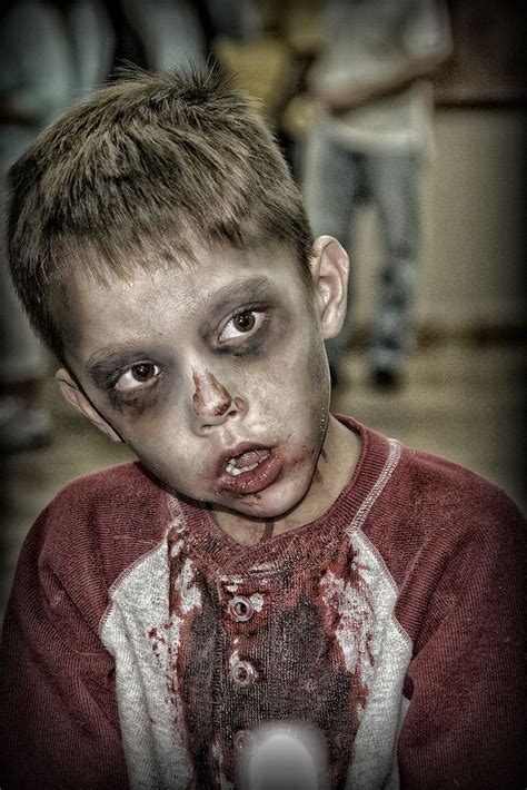 Video Halloween Portrait Qui Se Change En Zombi - eating zombie child | Zombie halloween costumes, Zombie costume, Zombie