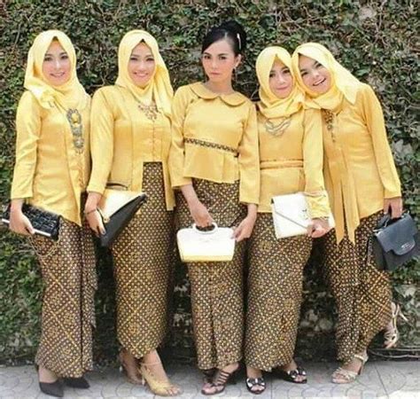 Sebenarnya, memilih model baju kondangan bukanlah hal yang sulit. Baju Atasan Untuk Kondangan | Model Baju Populer 2019