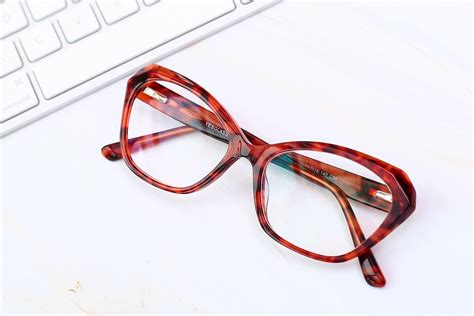 shop trendy and fashionable butterfly glasses from top designers collections yesglasses