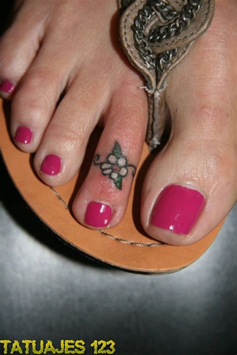 en el dedo del pie tatuajes