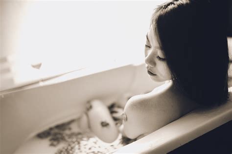Wallpaper Face Face Studio Asian Sepia Bathtub Bare Shoulders