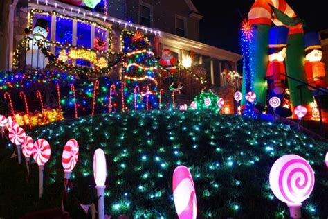 60 Christmas Lawn Decorations To Light Up Your Yard