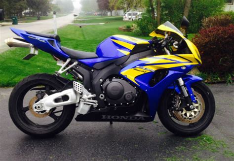 1810 Mile 2006 Honda Cbr1000rr Blue And Yellow Motorcycle 1810 Miles