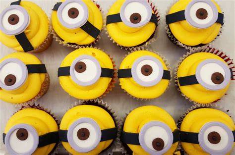 These Minion Cupcakes Are Watching You Fun Cupcakes Minion Cupcakes Yummy Food