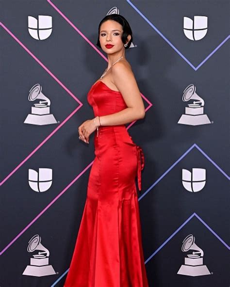 Ngela Aguilar Copiar A Outfit De Livia Brito Vestido Rojo