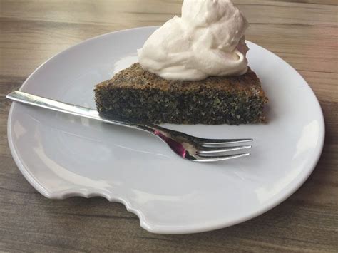 Fülle den teig in eine hohe form, gut geeignet sind viereckige auflaufformen, kein backblech, das ist zu groß! Rezept saftiger glutenfreier tuerkischer Mohnkuchen ...