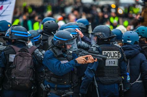 Les Violences Policières En France Revue Esprit