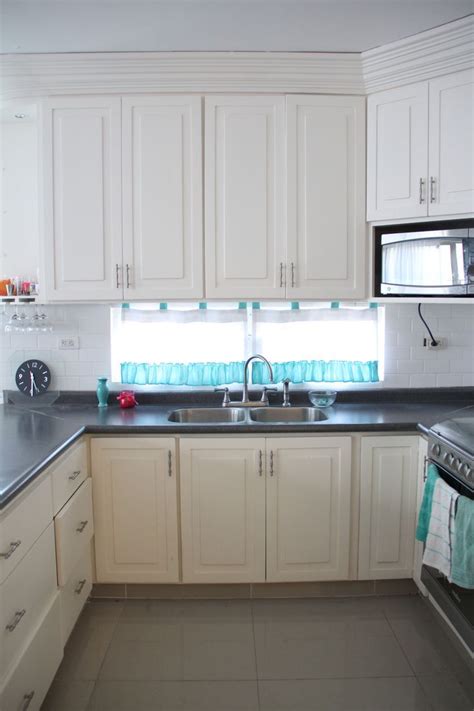 * antes que pensar en decorar las ventanas, es más importante darles un adecuado mantenimiento, pues de nada servirá unas lindas cortinas en una. cocinas con ventanas horizontales - Buscar con Google ...