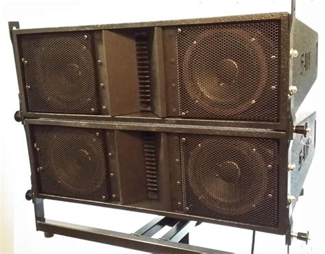 With 0.80 cubic of air space and patent pending vent design, it serves as one of the best enclosures on the market. Plans to build LA206 Dual 6.5" Line Array Speaker Cabinet ...