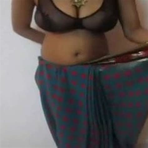 Indian Housewife Expose Her Big Boobs In Saree Porn Xhamster
