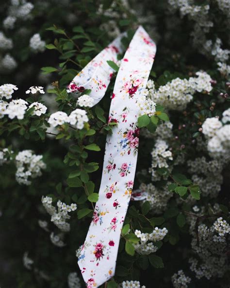 Benjamin White Floral Skinny Tie 2 36 Floral Tie Etsy