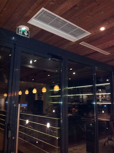 Recessed Air Curtain Optima Airtècnics At Restaurant Of The Famous 3