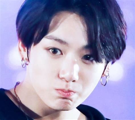 Buat yang penasaran dengan biodata dan agama bts yang sebenarnya, langsung dia berbicara dengan aksen satoori ketika dia gugup dan ketika dia menangis. 𝗌𝗈𝖿𝗍𝗏𝗍𝗍𝖺𝖾 🧺 ༉‧₊ in 2020 | Bts korea, Foto jungkook, Jungkook cute