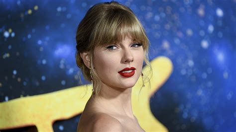 Taylor Swifts Re Recording Of ‘love Story Has One Major Difference