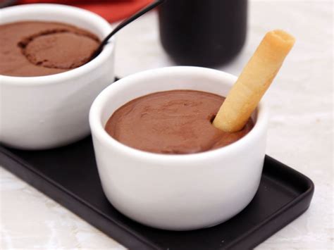 Just 7 ingredients required, thick, rich chocolate flavor, and so delicious! Mousse au chocolat légère : Recette de Mousse au chocolat ...