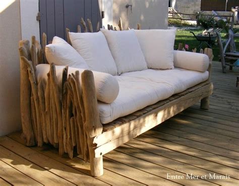 Un canapé de jardin en bois massif, confortable et beau. Canapé bois flotté 13 … | Pinteres…