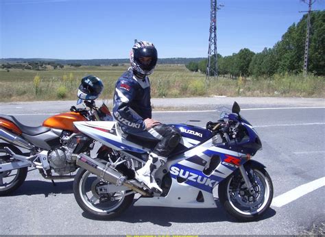 Suzuki gsxr 600 k7 arrow egzozlu 283km/h bursa otobanı son sürat denemesi nazım ağuş abone ol , paylaş ve beğen. 2003 Suzuki GSX-R 600 - Moto.ZombDrive.COM