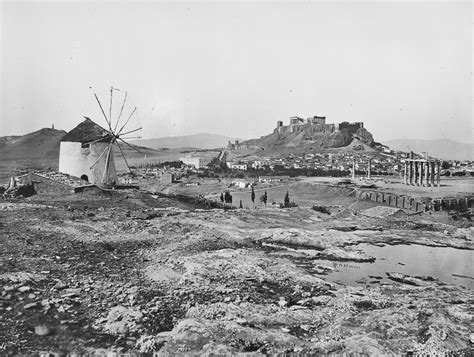 Οι σχεδόν παρατημένες αθηναϊκές αρχαιότητες του 1869 φωτογραφημένες από