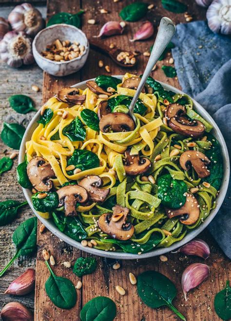 Vegan Mushroom Pasta with Spinach (easy recipe) - Bianca Zapatka | Foodblog