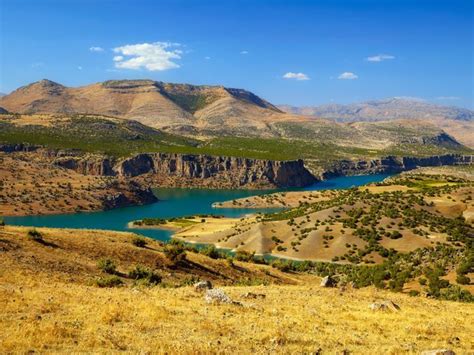 The Euphrates River In Turkey River Travel Around The Worlds