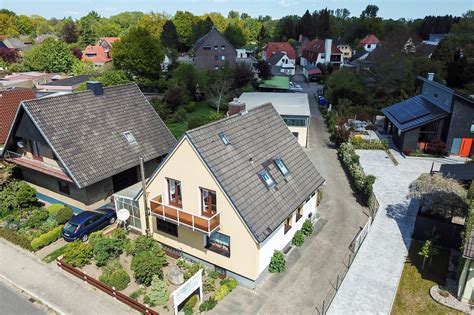 Haus berlin heißt jetzt haus reckeblick. Einfamilienhaus mit angrenzender Lagerhalle in Neumünster ...