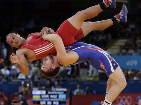 Basic wrestling moves and technique for beginners. Physics And Wrestling