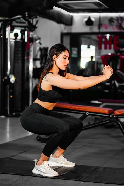 A Girl Squatting In The Gym Pixahive