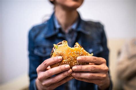 Binge Eating Das Steckt Hinter Der Essstörung