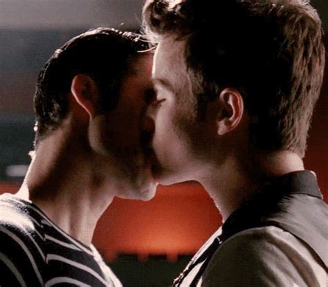 Kiss Between Kurt And Blaine Gif