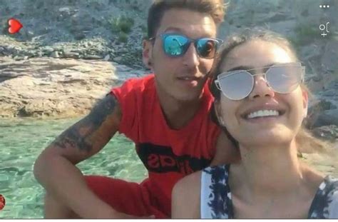Maybe you would like to learn more about one of these? Instagram-Bilder aus dem Urlaub: Mesut Özil hat offenbar ...