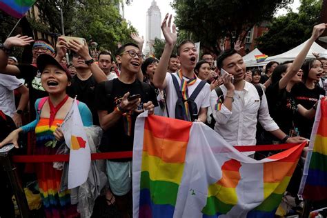 Taiwan Torna Se O Primeiro País Asiático A Legalizar Casamento Homossexual Mundo SÁbado