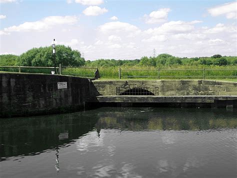 Aire Calder Navigation Kings Road Mike Kirby Cc By Sa 2 0