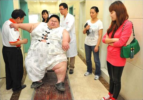 World Of Crisis Weighing 230 Kg Chinas Fattest Man Hospitalised