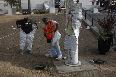 Cleanup Begins After Occupy La Protesters Removed From City Hall Lawn