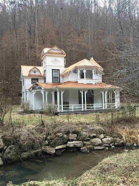 Beautiful Estate On 10 Acres In Tn Historic Homes Old Farm Houses
