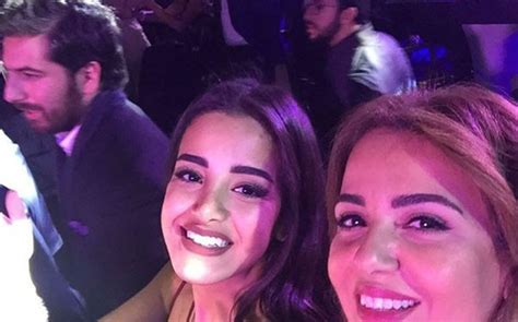 بدأت حياتها الفنية وهي طفلة صغيرة بفيلم (أقوى من الحب)، ثم عملت في مسرح الفنانين المتحدين وفي فرق القطاع الخاص. ميمي جمال تنشر صورة لها مع حفيدتها.. شاهد