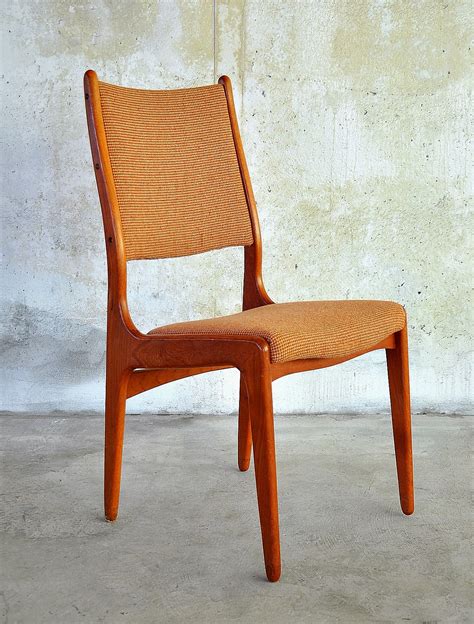 Then the modern dining chair aesthetic might be up your alley. SELECT MODERN: Set of 6 Danish Modern Teak Dining Chairs