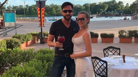 Auch bei instagram und co. "Schafft man": So geht Laura mit Wendler-Schlagzeilen um ...