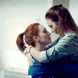Wayhaught Waverly And Nicole Cute Lesbian Couples Lesbians Kissing