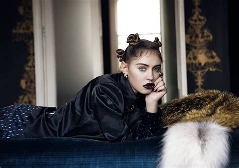 Jude Law S Daughter Iris Lands First Modeling Gig And She S