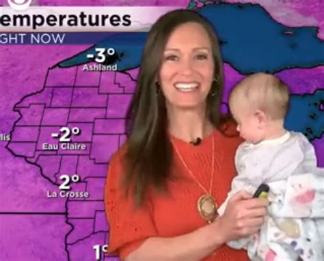La Insólita Imagen De Una Meteoróloga Con Su Bebé Que Se Ha Hecho Viral