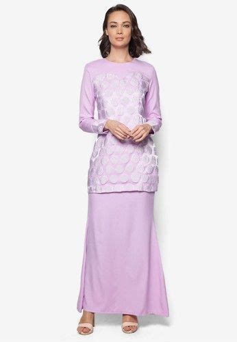 Berikut ini pilihan baju kondangan terbaru, seperti dress batik kondangan, gamis dan kondangan ya, terkadang penampilan memang menjadi cermin dari status seseorang. Baju Kurung Warna Kuning - BAJUKU