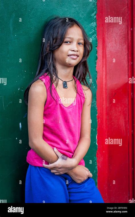 Young Girl Manila Philippines Fotos Und Bildmaterial In Hoher