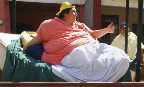 Meet Worlds ‘fattest Man Needs 18 Carers To Keep Him Alive ~ Fun