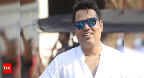 Watch Director Sanjay Jadhav Announces Lucky Star Cast In A Filmy Way Marathi Movie News