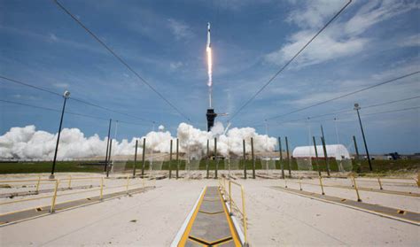 Spacexs Historic Launch With 2 American Astronauts Succeeds Wordlesstech