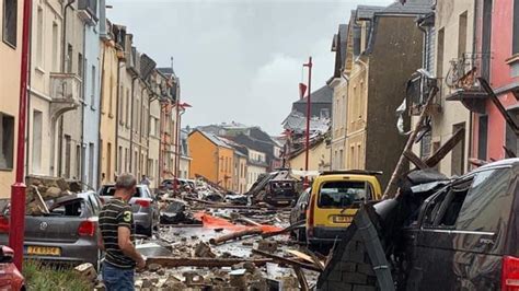 Les dégâts de la tornade qui s'est >> le lieutenant patrice lietart fait partie des nombreuses personnes intervenues après la tornade qui a. Impressionnante tornade entre la Belgique et le Luxembourg ...