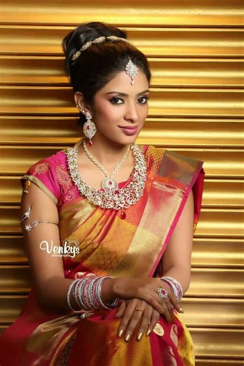 Traditional Southern Indian Bride Wearing Bridal Silk Saree Jewellery